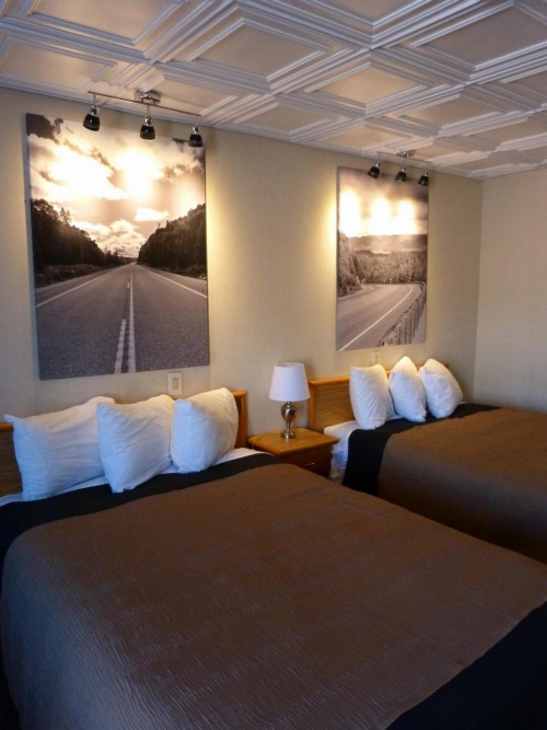 Catalina Motel image 2